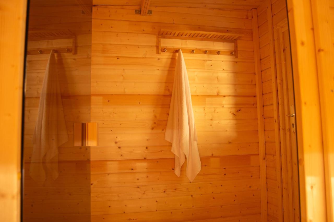טריברג Wellnessoase Mitten In Der Wasserfallstadt Triberg מראה חיצוני תמונה